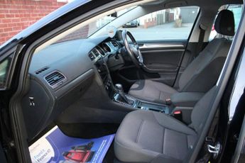 VOLKSWAGEN E-GOLF 35.8kWh e-Golf Hatchback 5dr Electric Auto (136 ps)