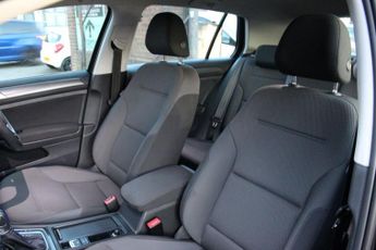 VOLKSWAGEN E-GOLF 35.8kWh e-Golf Hatchback 5dr Electric Auto (136 ps)