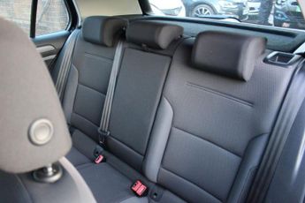 VOLKSWAGEN E-GOLF 35.8kWh e-Golf Hatchback 5dr Electric Auto (136 ps)