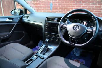 VOLKSWAGEN E-GOLF 35.8kWh e-Golf Hatchback 5dr Electric Auto (136 ps)