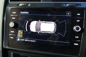 VOLKSWAGEN E-GOLF 35.8kWh e-Golf Hatchback 5dr Electric Auto (136 ps)