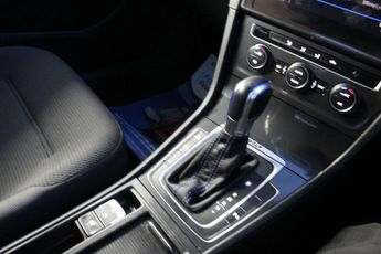 VOLKSWAGEN E-GOLF 35.8kWh e-Golf Hatchback 5dr Electric Auto (136 ps)