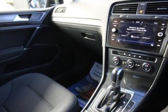 VOLKSWAGEN E-GOLF 35.8kWh e-Golf Hatchback 5dr Electric Auto (136 ps)