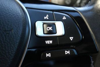 VOLKSWAGEN E-GOLF 35.8kWh e-Golf Hatchback 5dr Electric Auto (136 ps)