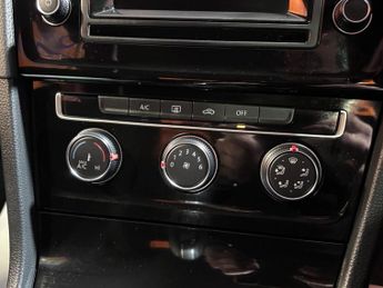 VOLKSWAGEN GOLF 2.0 TDI BlueMotion Tech GT Hatchback 5dr Diesel DSG Euro 5 (s/s)