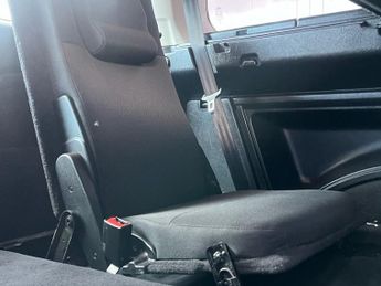 LAND ROVER DISCOVERY 4 3.0 SD V6 GS SUV 5dr Diesel Auto 4WD Euro 5 (s/s) (255 bhp)