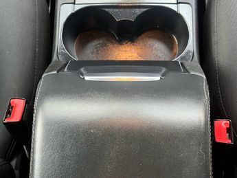 LAND ROVER DISCOVERY 4 3.0 SD V6 GS SUV 5dr Diesel Auto 4WD Euro 5 (s/s) (255 bhp)