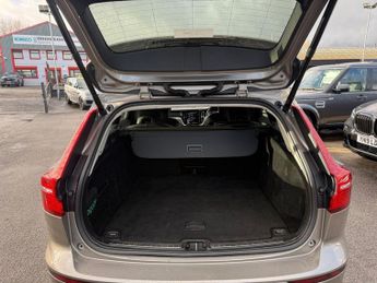 VOLVO V60 CROSS COUNTRY 2.0 B4 MHEV Estate 5dr Diesel Hybrid Auto AWD Euro 6-factory ext