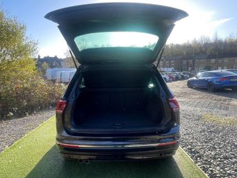 VOLKSWAGEN TIGUAN 2.0 TDI BlueMotion Tech R-Line SUV 5dr Diesel DSG 4Motion Euro 6