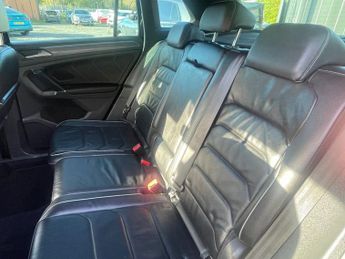 VOLKSWAGEN TIGUAN 2.0 TDI BlueMotion Tech R-Line SUV 5dr Diesel DSG 4Motion Euro 6