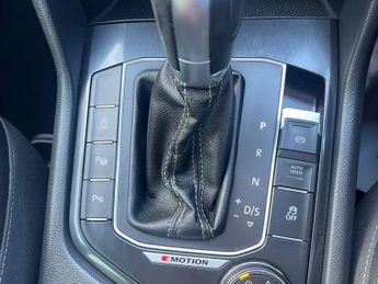 VOLKSWAGEN TIGUAN 2.0 TDI BlueMotion Tech R-Line SUV 5dr Diesel DSG 4Motion Euro 6