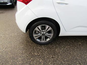 KIA VENGA 1.6 2 MPV 5dr Petrol Automatic Euro 6 (123 bhp)