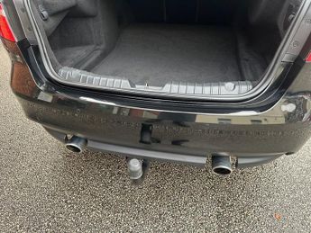 JAGUAR XF 3.0d V6 Portfolio Saloon 4dr Diesel Auto Euro 6 (s/s) (300 ps)