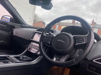 JAGUAR XE 2.0i GPF R-Sport Saloon 4dr Petrol Auto Euro 6 (s/s) (250 ps)