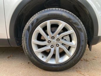 LAND ROVER DISCOVERY SPORT 2.0 TD4 SE Tech SUV 5dr Diesel Auto 4WD Euro 6 (s/s) (180 ps)