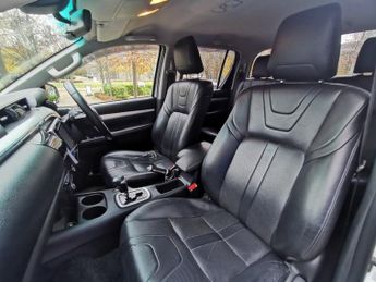 TOYOTA HI-LUX 2.4 D-4D Invincible X Pickup Double Cab 4dr Diesel Auto 4WD Euro