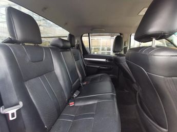 TOYOTA HI-LUX 2.4 D-4D Invincible X Pickup Double Cab 4dr Diesel Auto 4WD Euro