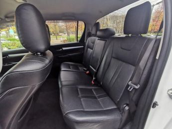 TOYOTA HI-LUX 2.4 D-4D Invincible X Pickup Double Cab 4dr Diesel Auto 4WD Euro