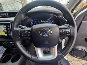 TOYOTA HI-LUX 2.4 D-4D Invincible X Pickup Double Cab 4dr Diesel Auto 4WD Euro