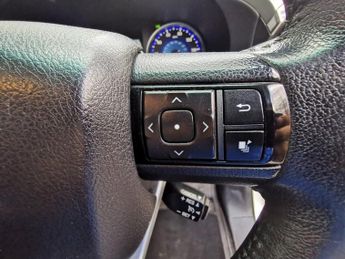 TOYOTA HI-LUX 2.4 D-4D Invincible X Pickup Double Cab 4dr Diesel Auto 4WD Euro