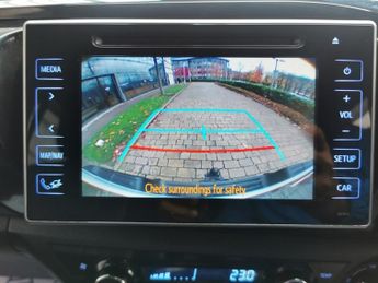 TOYOTA HI-LUX 2.4 D-4D Invincible X Pickup Double Cab 4dr Diesel Auto 4WD Euro