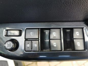 TOYOTA HI-LUX 2.4 D-4D Invincible X Pickup Double Cab 4dr Diesel Auto 4WD Euro