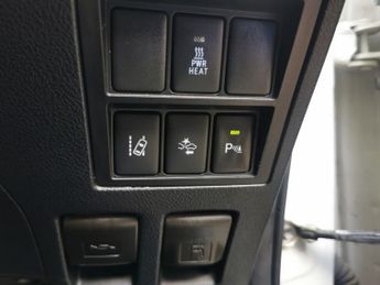 TOYOTA HI-LUX 2.4 D-4D Invincible X Pickup Double Cab 4dr Diesel Auto 4WD Euro