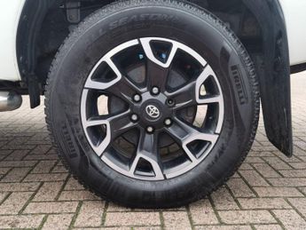 TOYOTA HI-LUX 2.4 D-4D Invincible X Pickup Double Cab 4dr Diesel Auto 4WD Euro