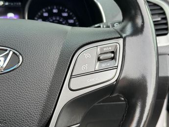 HYUNDAI SANTA FE 2.2 CRDi Blue Drive Premium SE SUV 5dr Diesel Auto 4WD Euro 6 (s