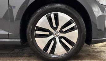 VOLKSWAGEN E-GOLF 35.8kWh e-Golf Hatchback 5dr Electric Auto (136 ps)