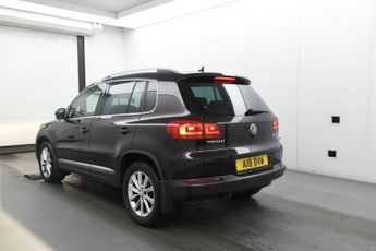 VOLKSWAGEN TIGUAN 2.0 TDI BlueMotion Tech SE SUV 5dr Diesel DSG 4WD Euro 5 (s/s) (