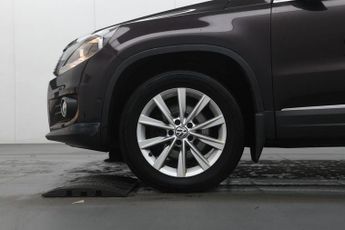 VOLKSWAGEN TIGUAN 2.0 TDI BlueMotion Tech SE SUV 5dr Diesel DSG 4WD Euro 5 (s/s) (
