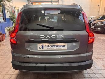 DACIA JOGGER 1.6 Hybrid Expression MPV 5dr Petrol Hybrid Auto Euro 6 (s/s) (1