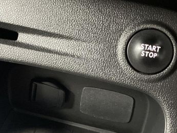 RENAULT CAPTUR 0.9 TCe ENERGY Iconic SUV 5dr Petrol Manual Euro 6 (s/s) (90 ps)