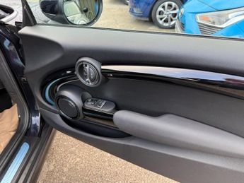 MINI Electric Hatch Cooper SE 32.6kWh Level 3 Hatchback 3dr Electric Auto (184 ps)