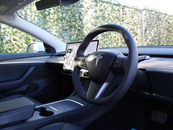 TESLA Model 3 Standard Range Plus Saloon 4dr Electric Auto RWD (241 bhp)