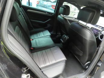 VOLKSWAGEN PASSAT 2.0 TDI EVO R-Line Estate 5dr Diesel DSG Euro 6 (s/s) (150 ps) F