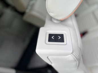 LAND ROVER DISCOVERY 3.0 TD V6 HSE SUV 5dr Diesel Auto 4WD Euro 6 (s/s) (258 ps)