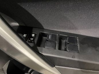 TOYOTA AURIS 1.8 VVT-h Icon Plus Hatchback 5dr Petrol Hybrid CVT Euro 5 (s/s)