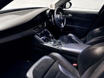 ALFA ROMEO GIULIA 2.0T Veloce Ti Saloon 4dr Petrol Auto Euro 6 (s/s) (280 ps)