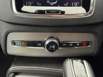 VOLVO XC90 2.0 D5 R-Design SUV 5dr Diesel Geartronic 4WD Euro 6 (s/s) (225 