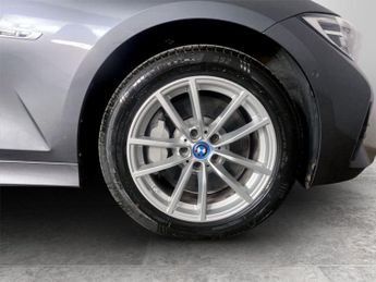 BMW 3 SERIES 2.0 330e 12kWh SE Pro Touring 5dr Petrol Plug-in Hybrid Auto xDr