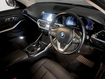 BMW 3 SERIES 2.0 330e 12kWh SE Pro Touring 5dr Petrol Plug-in Hybrid Auto xDr