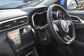 MG MG ZS 72.6kWh SE | INCLUDES BATTERY HEALTH CHECK CERTIFICATE | LONG RA