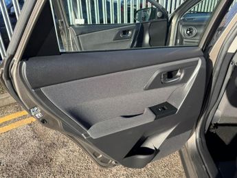 TOYOTA AURIS 1.8 VVT-h Icon Hatchback 5dr Petrol Hybrid CVT Euro 6 (s/s) (136