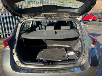 TOYOTA AURIS 1.8 VVT-h Icon Hatchback 5dr Petrol Hybrid CVT Euro 6 (s/s) (136