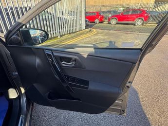 TOYOTA AURIS 1.8 VVT-h Icon Hatchback 5dr Petrol Hybrid CVT Euro 6 (s/s) (136