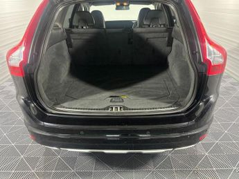 VOLVO XC60 2.4 D5 SE Lux Nav SUV 5dr Diesel Geartronic AWD Euro 5 (215 ps)