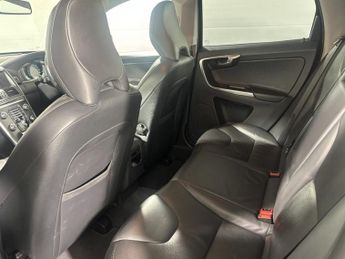 VOLVO XC60 2.4 D5 SE Lux Nav SUV 5dr Diesel Geartronic AWD Euro 5 (215 ps)