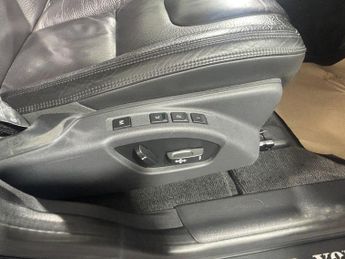 VOLVO XC60 2.4 D5 SE Lux Nav SUV 5dr Diesel Geartronic AWD Euro 5 (215 ps)